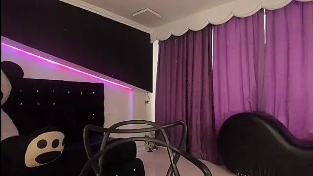 Coral Gibson online show from April 8, 2026, 12:16 pm