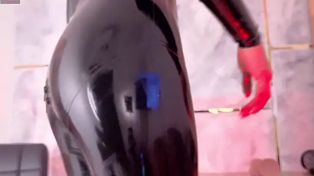 Ellaochoa online show from February 5, 2026, 12:21 pm