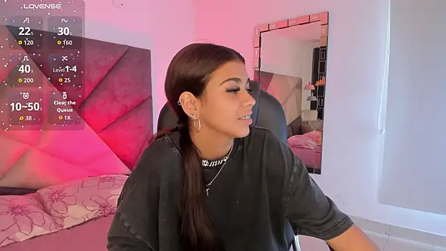 GiaFu online show from December 18, 2025, 6:14 pm