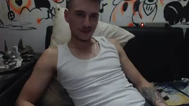 roystonee01 online show from February 24, 2026, 11:36 pm