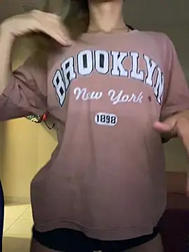 Snapshot of Carolinen chatting on February 28, 2026, 4:08 pm Carolinen online show from February 28, 2026, 4:08 pm