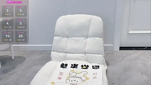 jiaozi-kiss online show from October 24, 2025, 1:24 am