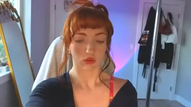 foxxyyyred online show from February 18, 2026, 12:17 am