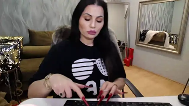 Sara Poison online show from April 4, 2026, 3:05 am