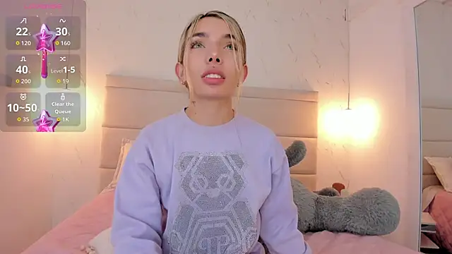 Mollymoon1 online show from December 4, 2025, 7:44 pm