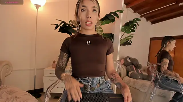 Mollymoon1 online show from January 31, 2026, 8:18 pm