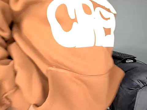 Pearl 00 online show from October 29, 2025, 8:32 pm