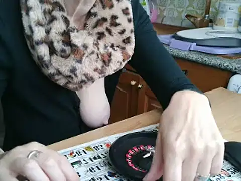 VeneRed online show from November 2, 2025, 8:39 am