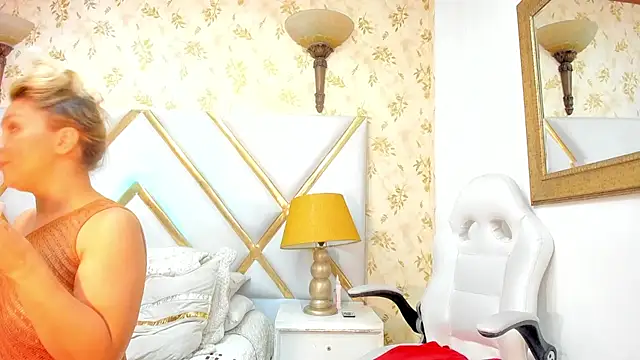 MalorySweet online show from December 19, 2024, 3:30 pm