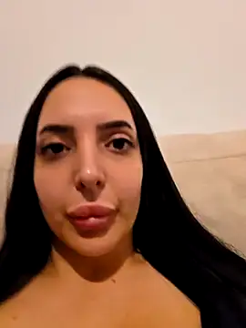 TiffanyPeretz online show from November 18, 2025, 3:38 pm