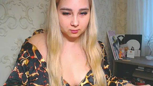 Snapshot of DolphinDreams chatting on April 7, 2026, 12:05 pm DolphinDreams online show from April 7, 2026, 12:05 pm