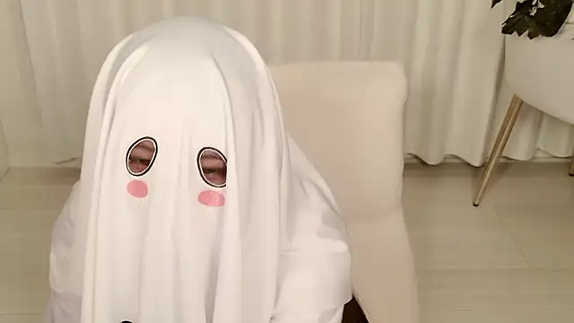 Snapshot of yuki_room chatting on October 31, 2025, 1:01 pm yuki room online show from October 31, 2025, 1:01 pm