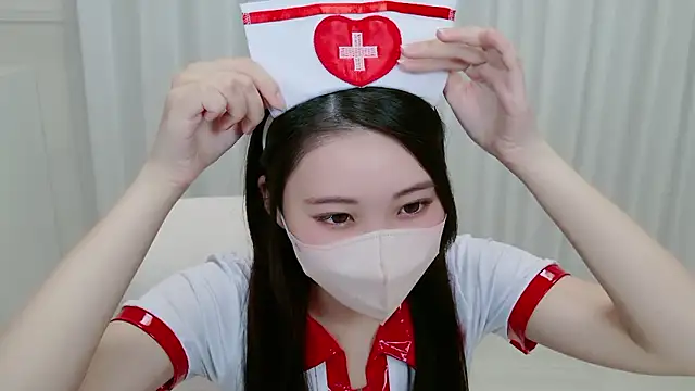 Snapshot of yuki_room chatting on November 5, 2025, 1:11 pm yuki room online show from November 5, 2025, 1:11 pm