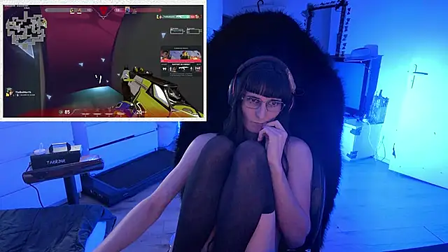 Snapshot of CeriseLapine chatting on October 24, 2025, 9:44 pm CeriseLapine online show from October 24, 2025, 9:44 pm