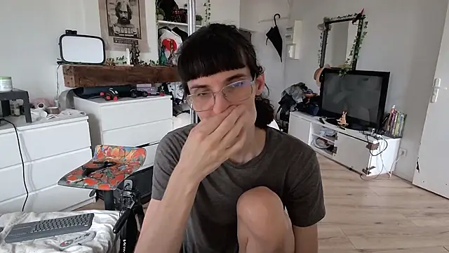 Snapshot of CeriseLapine chatting on November 1, 2025, 12:07 pm CeriseLapine online show from November 1, 2025, 12:07 pm