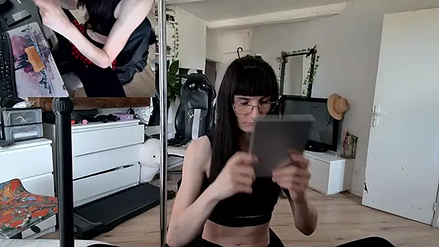 Snapshot of CeriseLapine chatting on November 15, 2025, 12:02 pm CeriseLapine online show from November 15, 2025, 12:02 pm