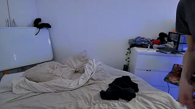 Snapshot of CeriseLapine chatting on November 23, 2025, 1:16 am CeriseLapine online show from November 23, 2025, 1:16 am