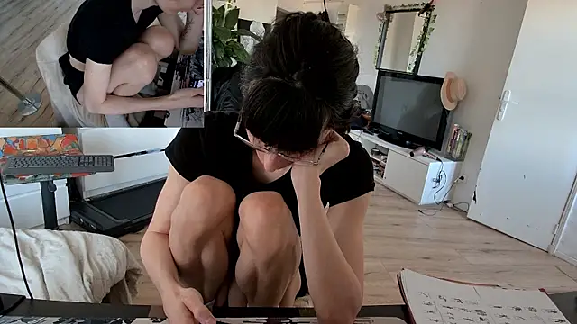 Snapshot of CeriseLapine chatting on November 26, 2025, 10:27 am CeriseLapine online show from November 26, 2025, 10:27 am