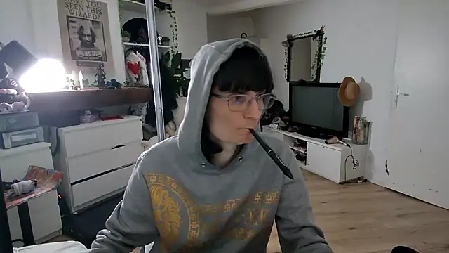 Snapshot of CeriseLapine chatting on December 2, 2025, 7:20 pm CeriseLapine online show from December 2, 2025, 7:20 pm