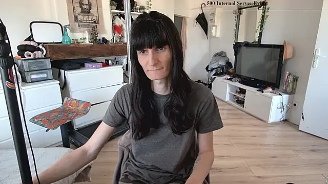 Snapshot of CeriseLapine chatting on December 5, 2025, 1:42 pm CeriseLapine online show from December 5, 2025, 1:42 pm