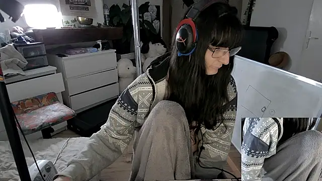 Snapshot of CeriseLapine chatting on January 6, 2026, 9:18 pm CeriseLapine online show from January 6, 2026, 9:18 pm