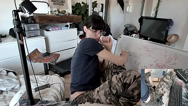 Snapshot of CeriseLapine chatting on January 8, 2026, 11:12 am CeriseLapine online show from January 8, 2026, 11:12 am