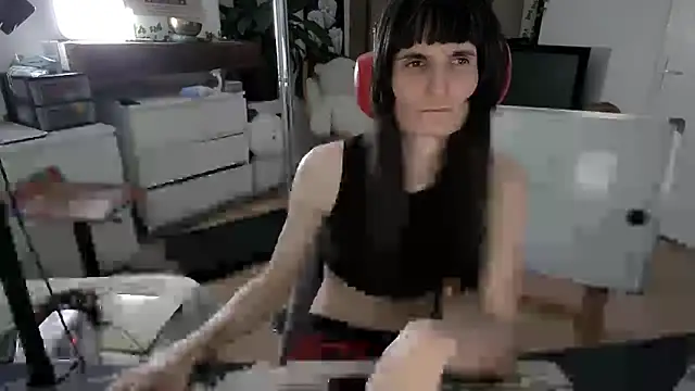 Snapshot of CeriseLapine chatting on January 14, 2026, 7:08 pm CeriseLapine online show from January 14, 2026, 7:08 pm