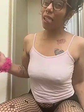 Snapshot of Princess_Desirae chatting on May 23, 2026, 3:12 am Princess Desirae online show from May 23, 2026, 3:12 am