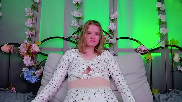 LilianSwall online show from February 1, 2025, 4:54 pm