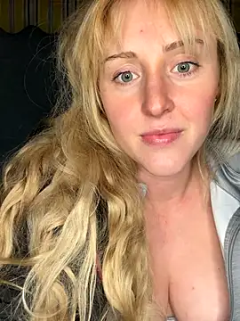 Snapshot of SherryOutdoor1 chatting on October 15, 2025, 7:25 pm SherryOutdoor1 online show from October 15, 2025, 7:25 pm