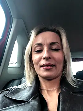 Diamond Bunny  online show from November 9, 2025, 11:08 am