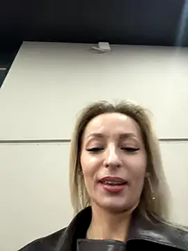 Diamond Bunny  online show from November 21, 2025, 2:16 pm