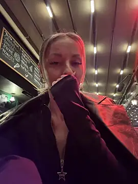 Diamond Bunny  online show from February 2, 2026, 3:55 pm