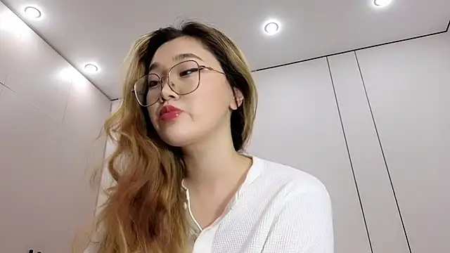 Jennatyan online show from December 22, 2025, 1:52 pm