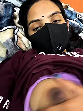 cute simmy0 online show from April 11, 2026, 2:43 pm