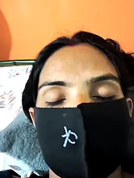 cute simmy0 online show from April 19, 2026, 6:43 pm