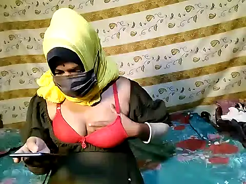 Snapshot of Pathima18 chatting on December 10, 2024, 7:32 pm Pathima18 online show from December 10, 2024, 7:32 pm