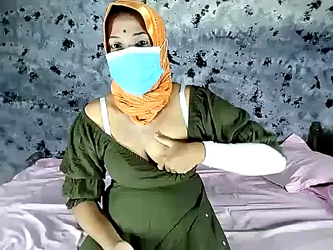 Snapshot of Pathima18 chatting on December 15, 2024, 3:24 am Pathima18 online show from December 15, 2024, 3:24 am