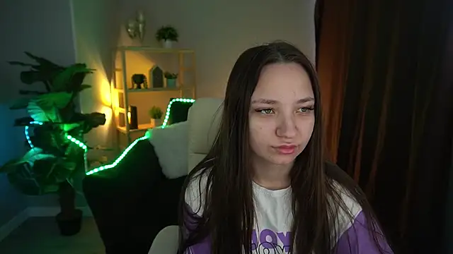 Snapshot of ElysLunar chatting on December 20, 2024, 6:08 am ElysLunar online show from December 20, 2024, 6:08 am