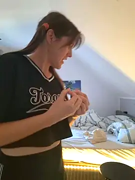 Snapshot of Hexe12346 chatting on March 18, 2025, 2:37 pm Hexe12346 online show from March 18, 2025, 2:37 pm