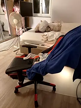 Snapshot of Hexe12346 chatting on February 12, 2026, 5:19 pm Hexe12346 online show from February 12, 2026, 5:19 pm