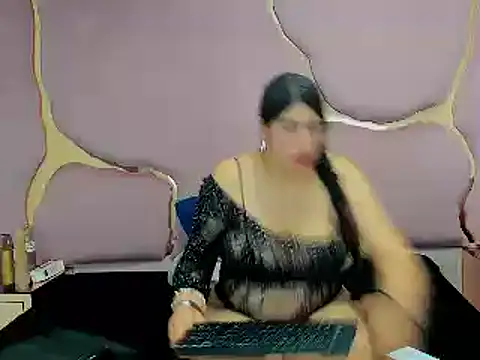 Criistaal  online show from February 28, 2025, 5:59 am