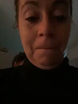 Lyannabuena69 online show from April 16, 2026, 5:19 am