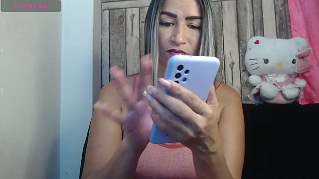 Snapshot of rosa_pretty chatting on October 18, 2025, 8:59 am rosa pretty online show from October 18, 2025, 8:59 am