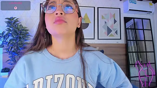 Snapshot of MiaKay1 chatting on February 10, 2026, 3:21 am MiaKay1 online show from February 10, 2026, 3:21 am