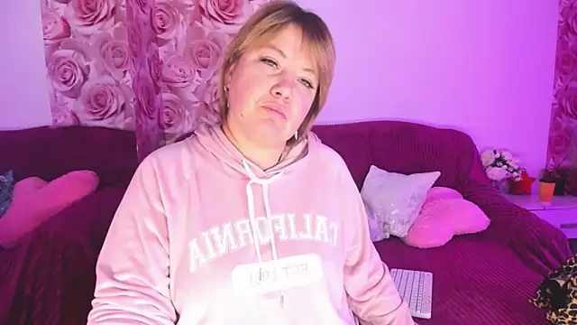 Snapshot of CurlyDreams chatting on February 19, 2026, 6:42 am CurlyDreams online show from February 19, 2026, 6:42 am