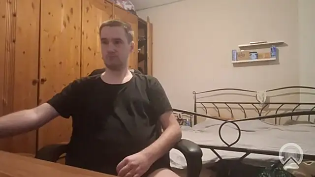 Loveme1902 online show from April 16, 2026, 8:15 am