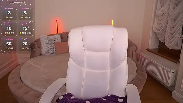 MagicLilu online show from December 4, 2025, 8:50 pm