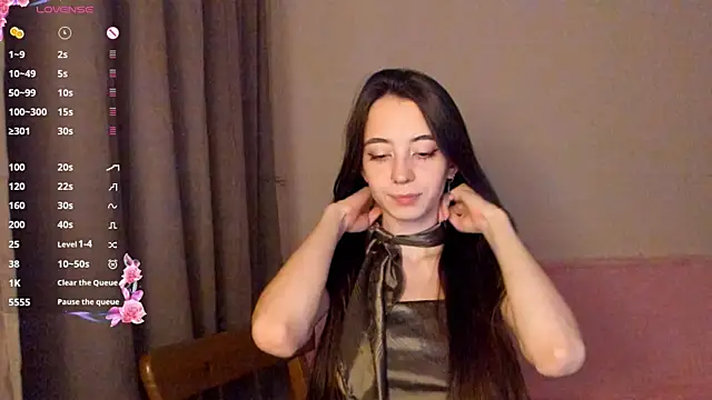 EvaBradley online show from October 14, 2025, 6:31 pm