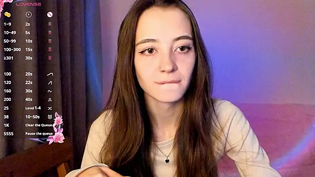 EvaBradley online show from October 18, 2025, 6:41 pm